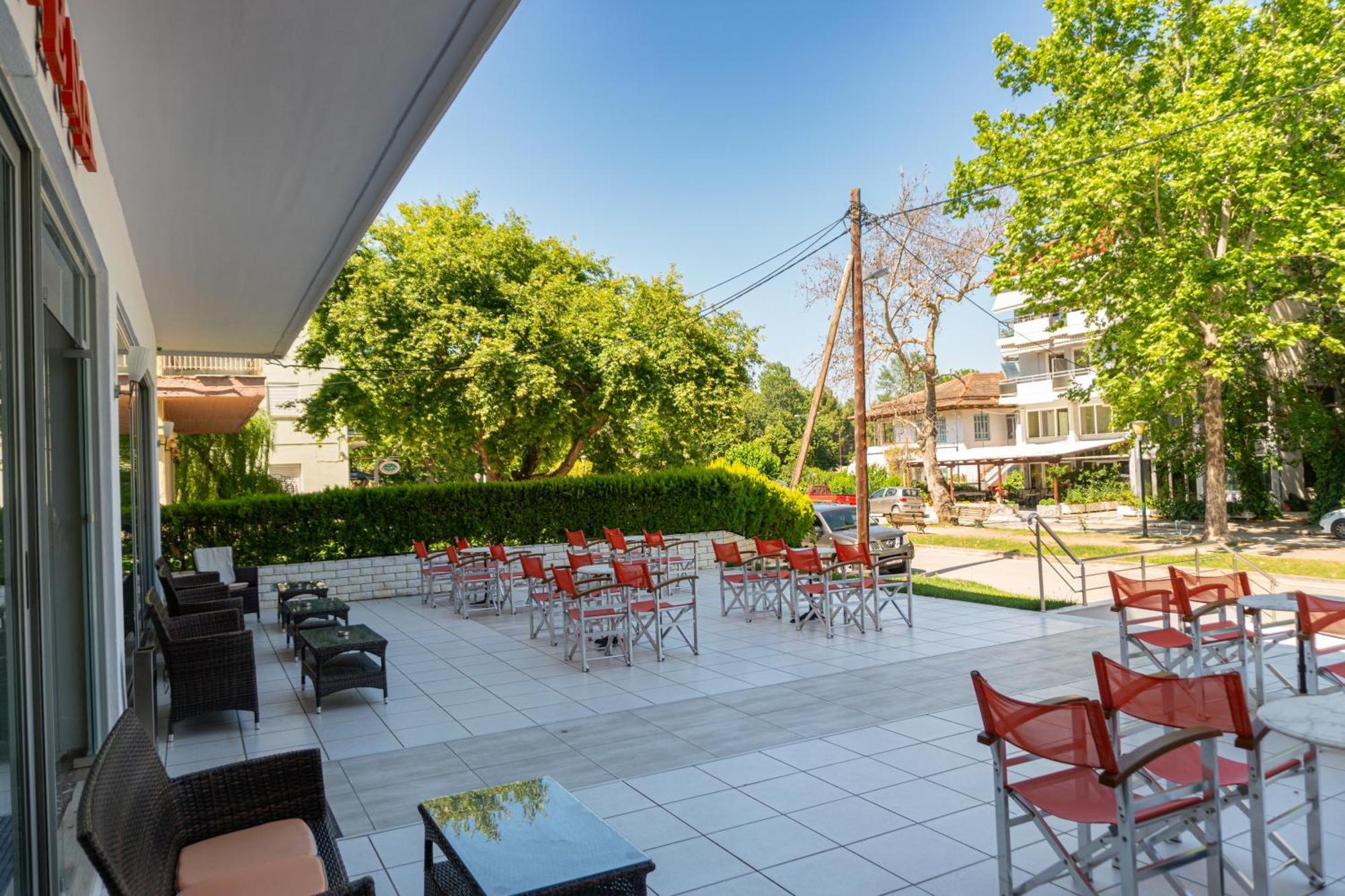 Hotel Ena Loutra Ipatis Exterior foto