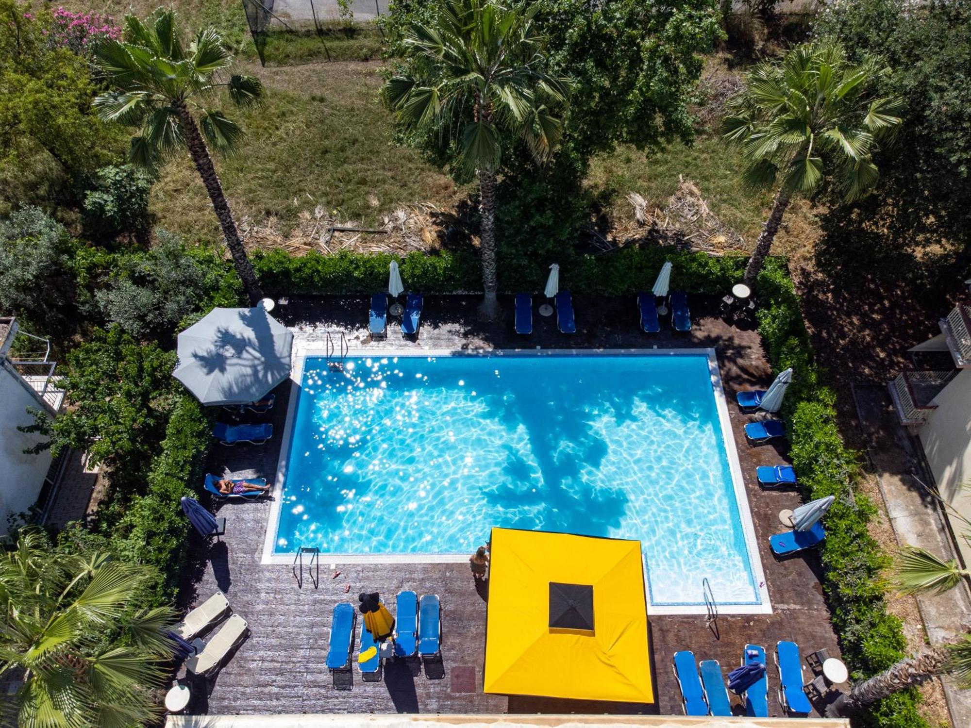 Hotel Ena Loutra Ipatis Exterior foto