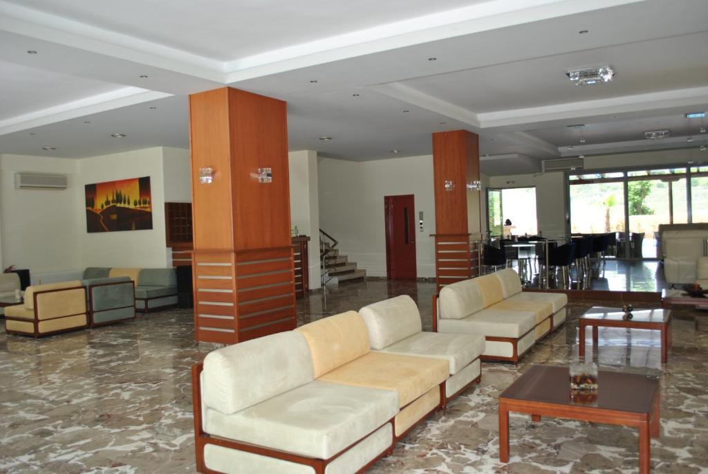 Hotel Ena Loutra Ipatis Exterior foto